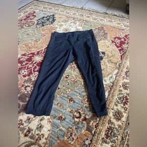 Yogalicious black capri length leggings with pockets